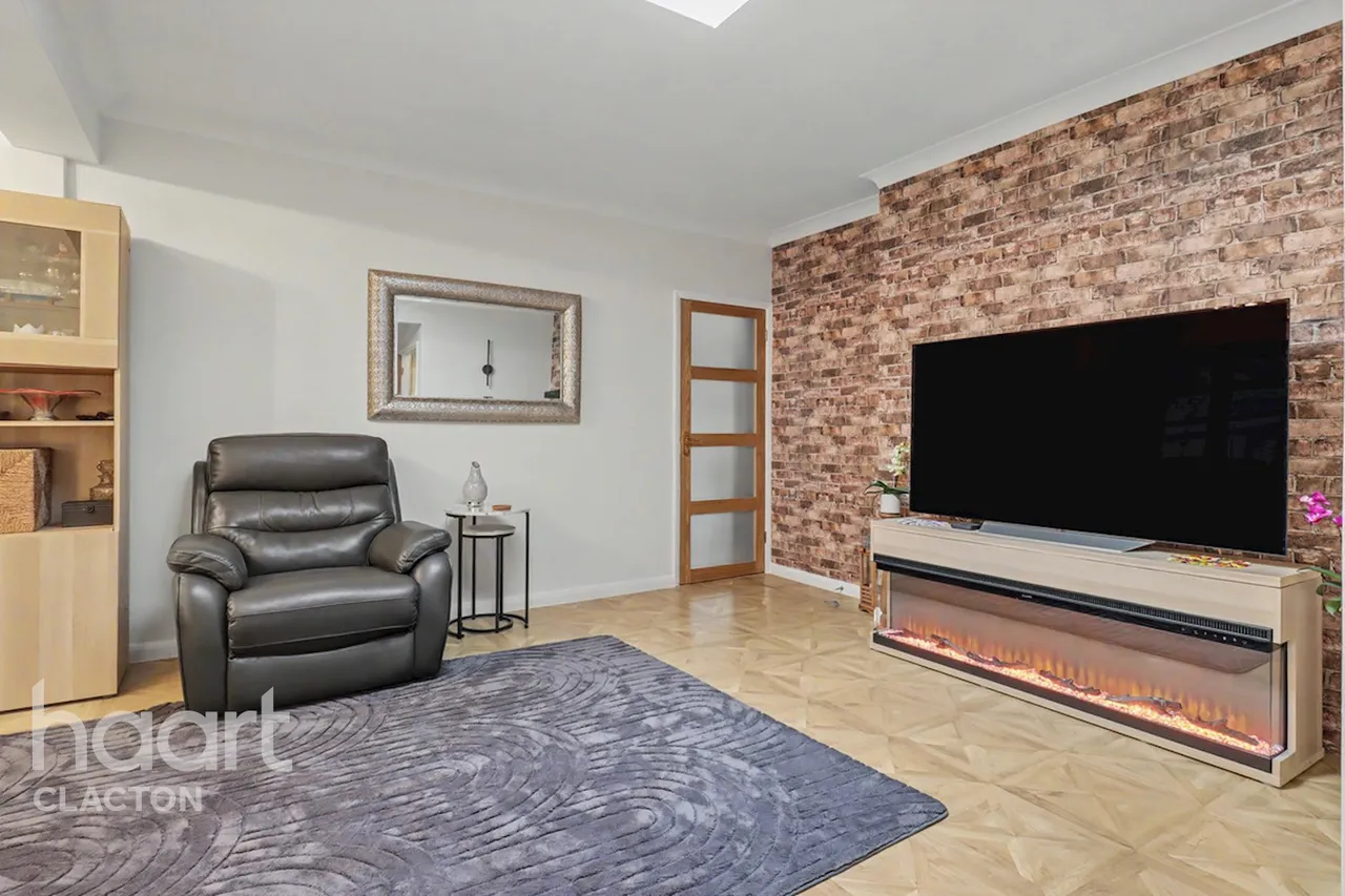 Thorpe Road, Frinton-On-Sea, CO13, photo 2