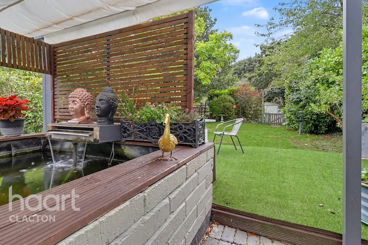 Thorpe Road, Frinton-On-Sea, CO13, photo 32