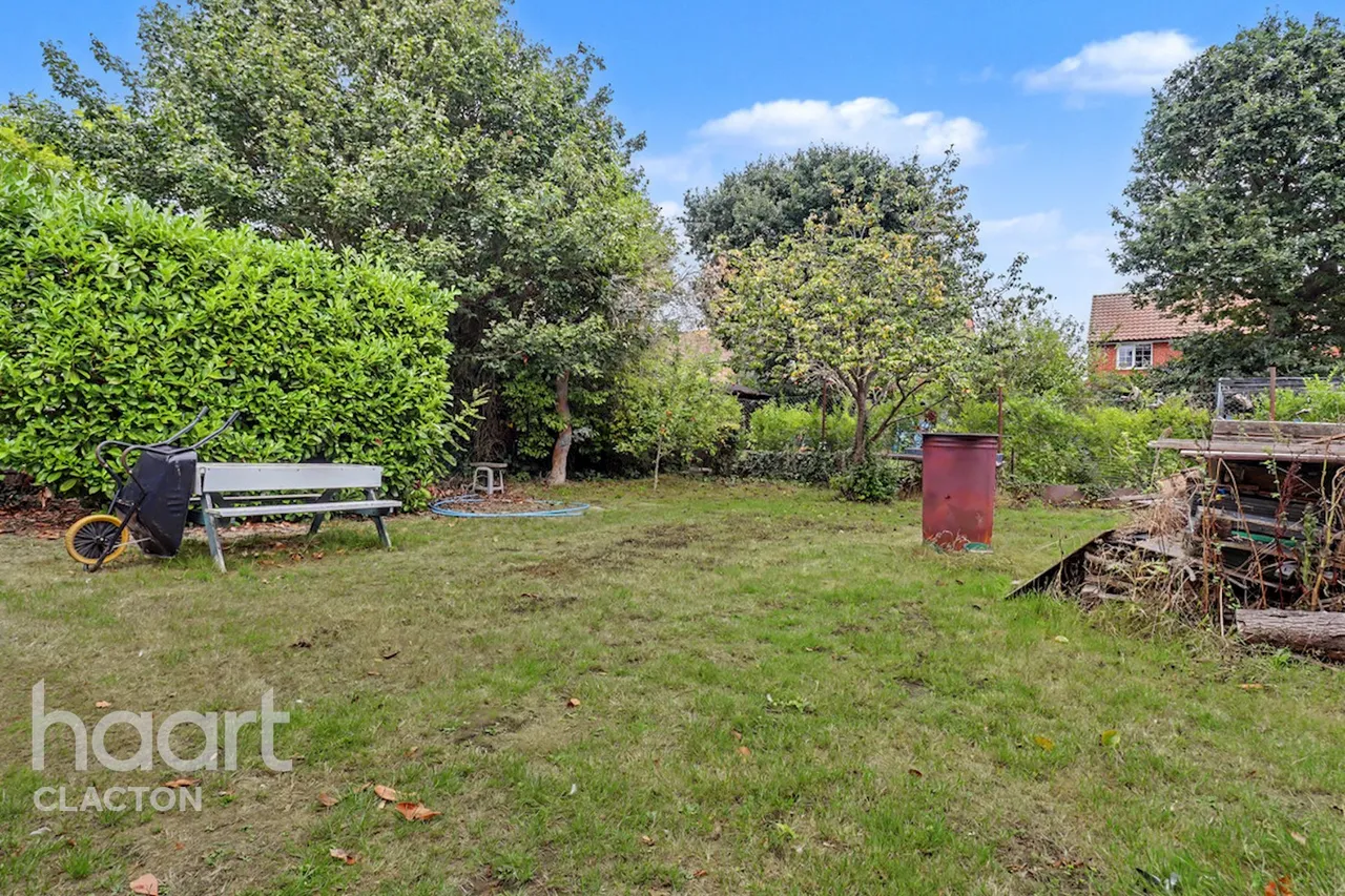 Thorpe Road, Frinton-On-Sea, CO13, photo 27