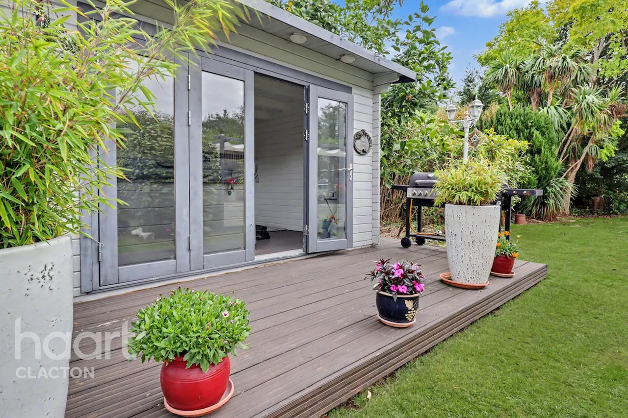 Thorpe Road, Frinton-On-Sea, CO13, photo 34