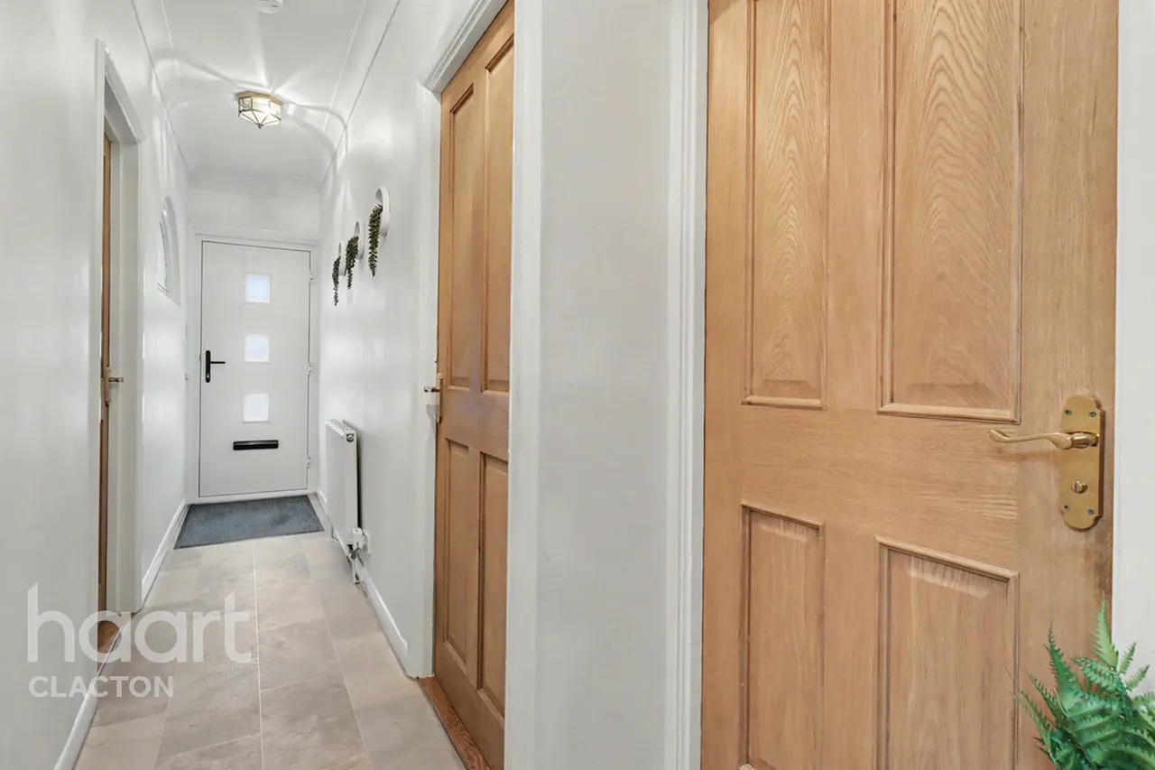 Thorpe Road, Frinton-On-Sea, CO13, photo 15