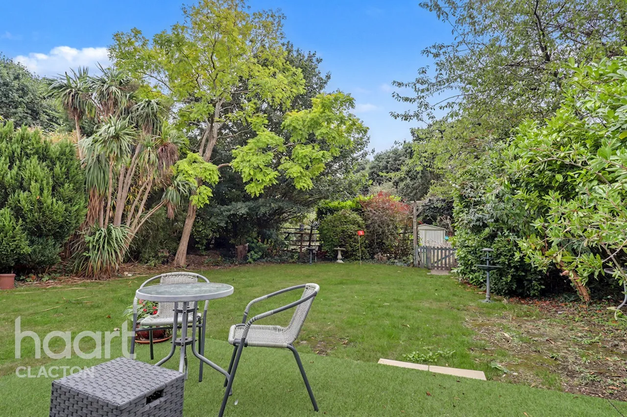 Thorpe Road, Frinton-On-Sea, CO13, photo 31