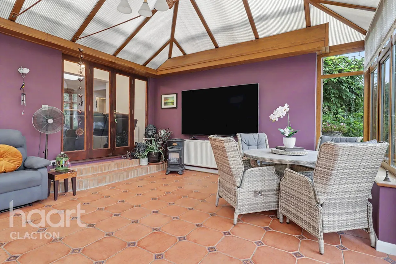 Thorpe Road, Frinton-On-Sea, CO13, photo 12