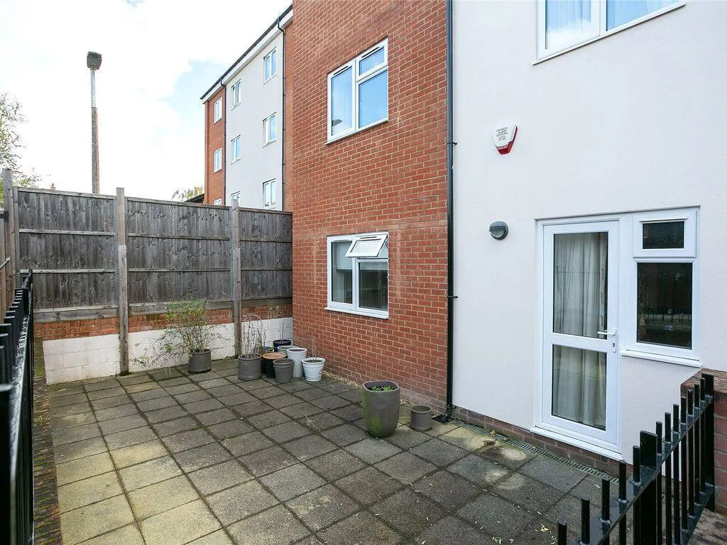 Whippendell Road, Watford, WD18, photo 11