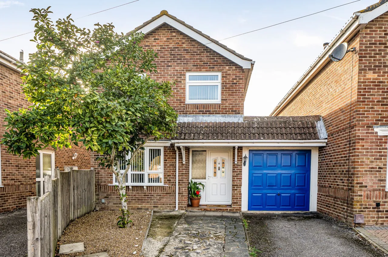 3 bed property for sale, Marlborough Close, Chichester, PO19
