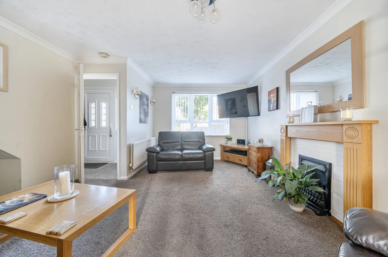 Marlborough Close, Chichester, PO19, photo 2
