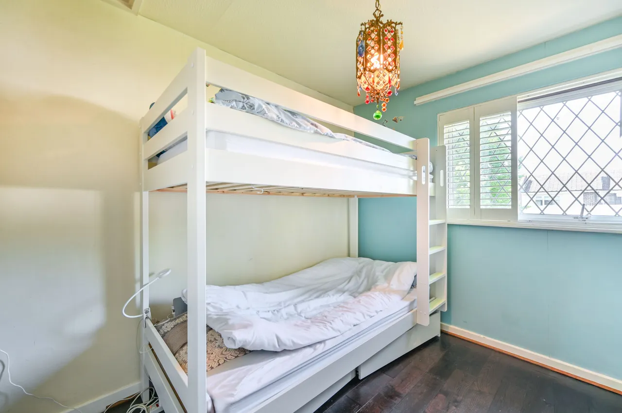 19 Sancroft Close, London, photo 11