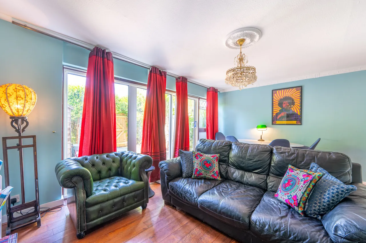 19 Sancroft Close, London, photo 2
