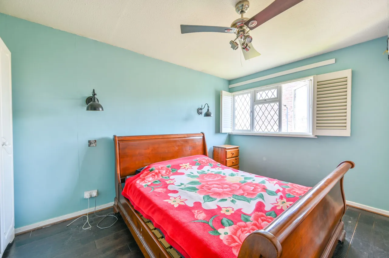 19 Sancroft Close, London, photo 7