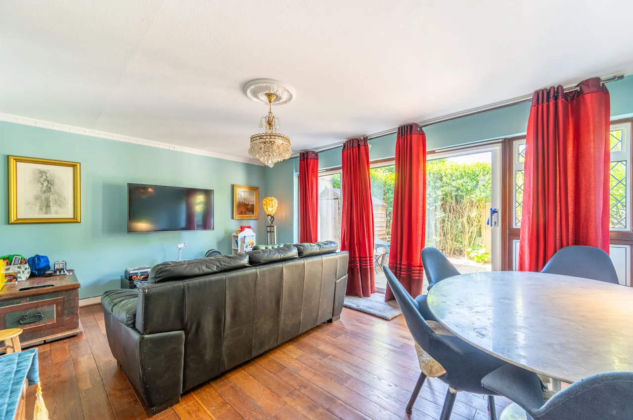 3 bed house for sale — 19 Sancroft Close, London