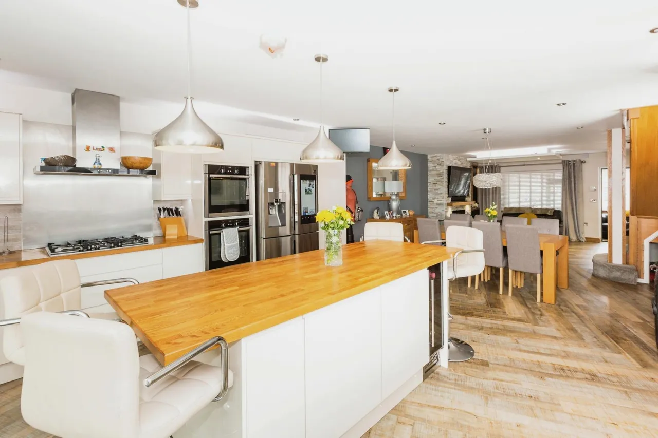 Beaconsfield Way, Sketty, Swansea, SA2, photo 2