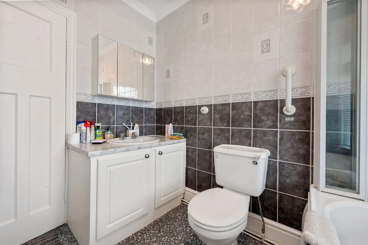 Kiln Lane, Dentons Green, WA10, photo 16