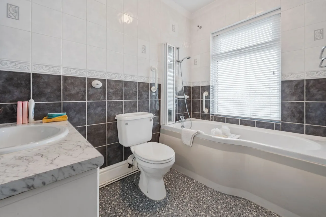 Kiln Lane, Dentons Green, WA10, photo 17