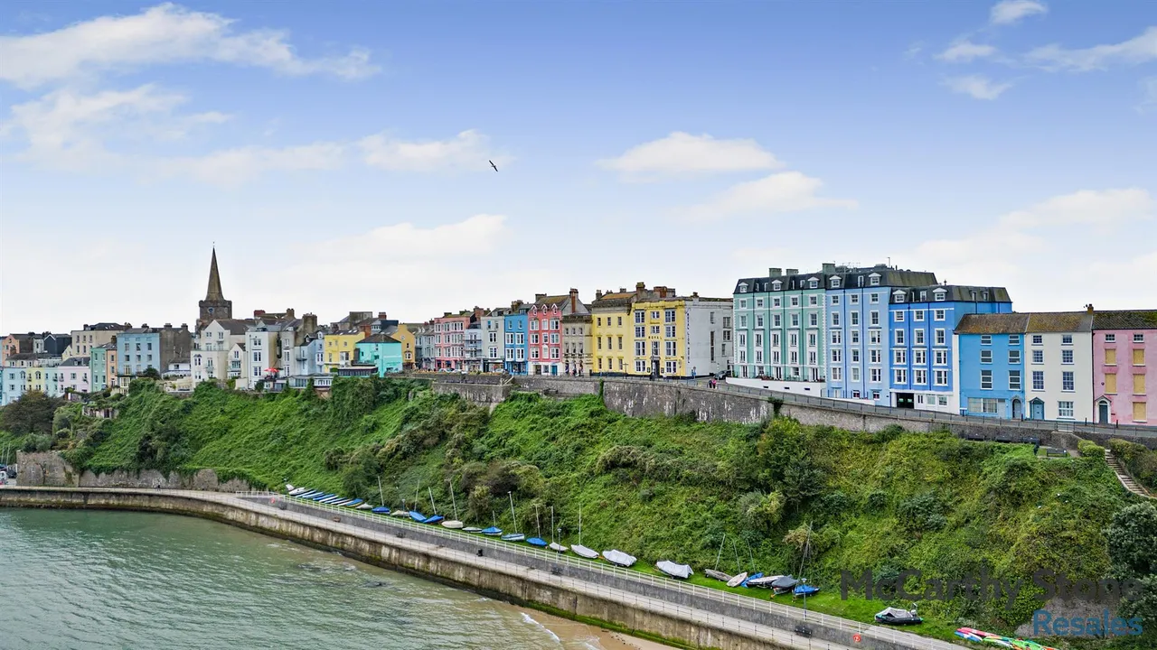 1 bed flat for sale, White Lion Street, Tenby, SA70