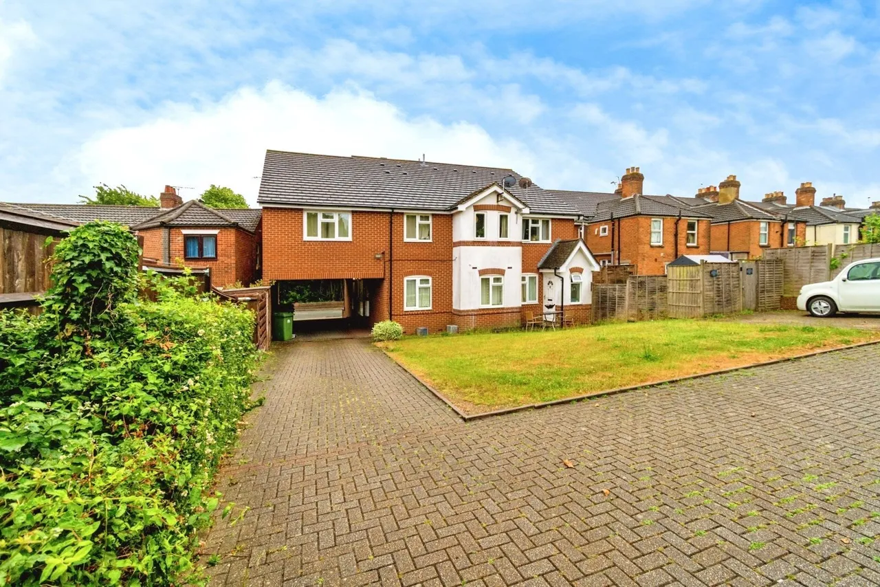2 bed flat for sale, Portswood Road, Southampton, SO17