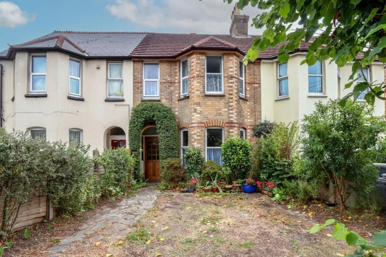 4 bed house for sale — R L Stevenson Avenue, Bournemouth