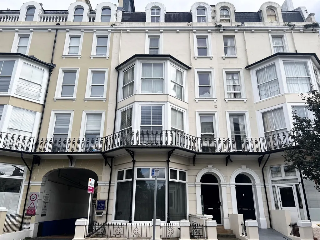 2 bed flat for sale, Compton Street, Eastbourne, BN21
