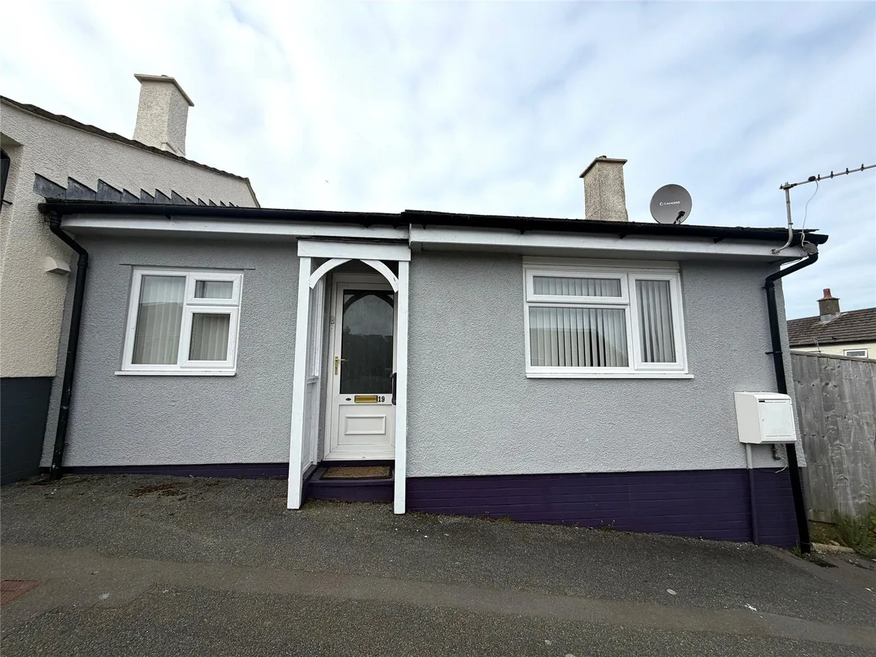 2 bed house for sale, Heol Glyndwr, Fishguard, SA65