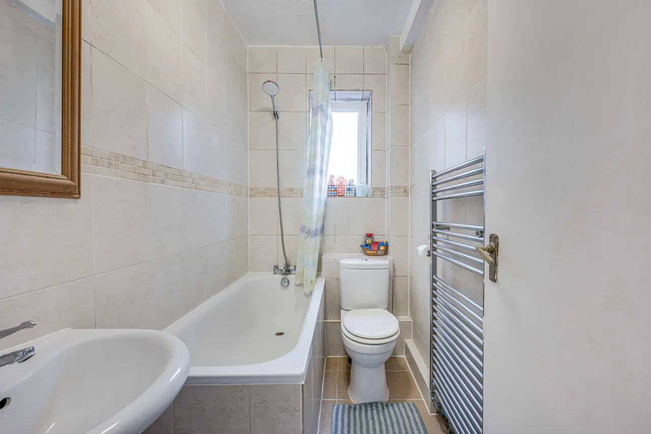 Upper Richmond Road, London, SW15, photo 7