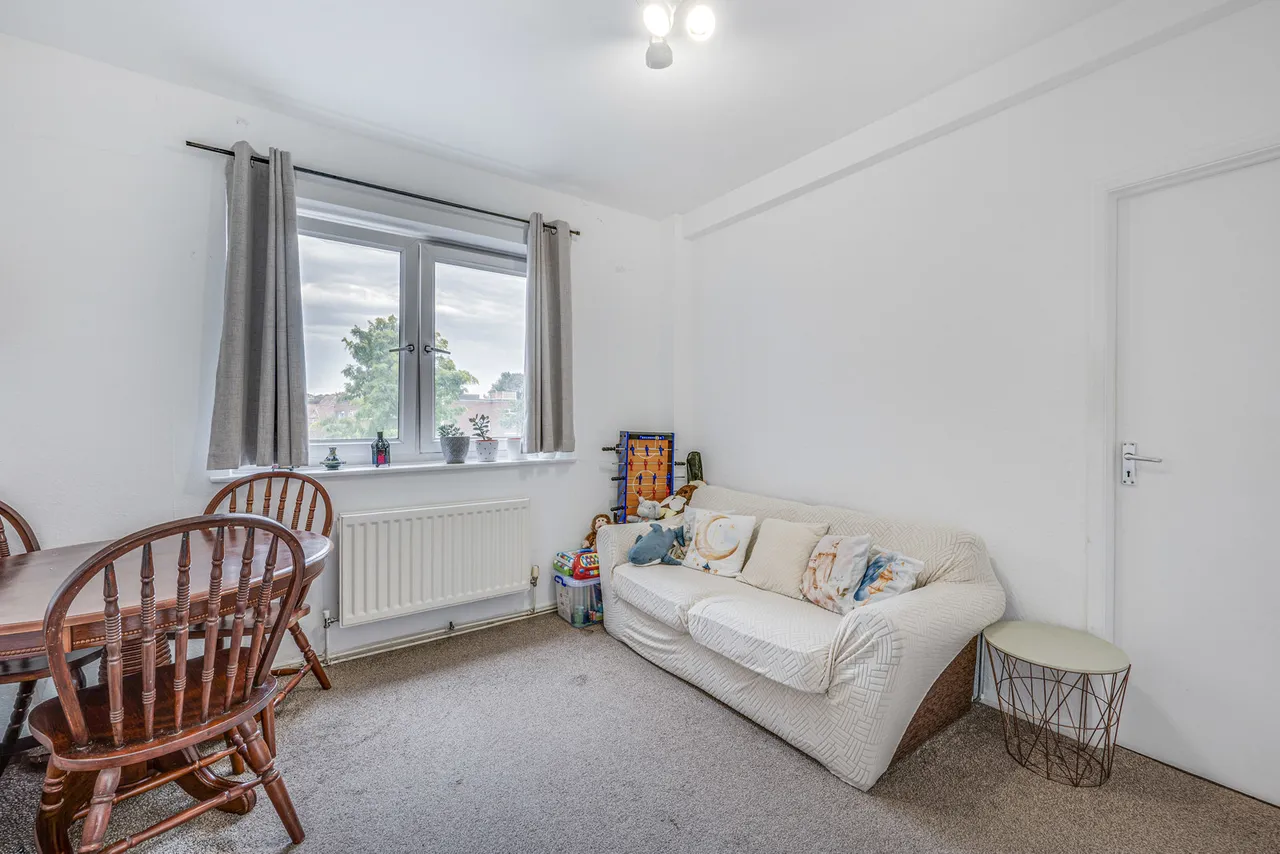 Upper Richmond Road, London, SW15, photo 3