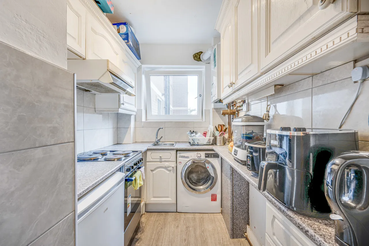 Upper Richmond Road, London, SW15, photo 5