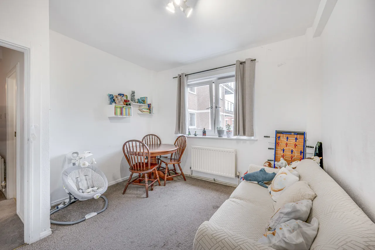 Upper Richmond Road, London, SW15, photo 4