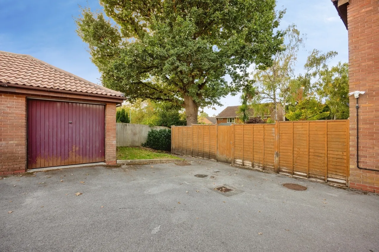 Blue Timbers Close, Bordon, GU35, photo 11