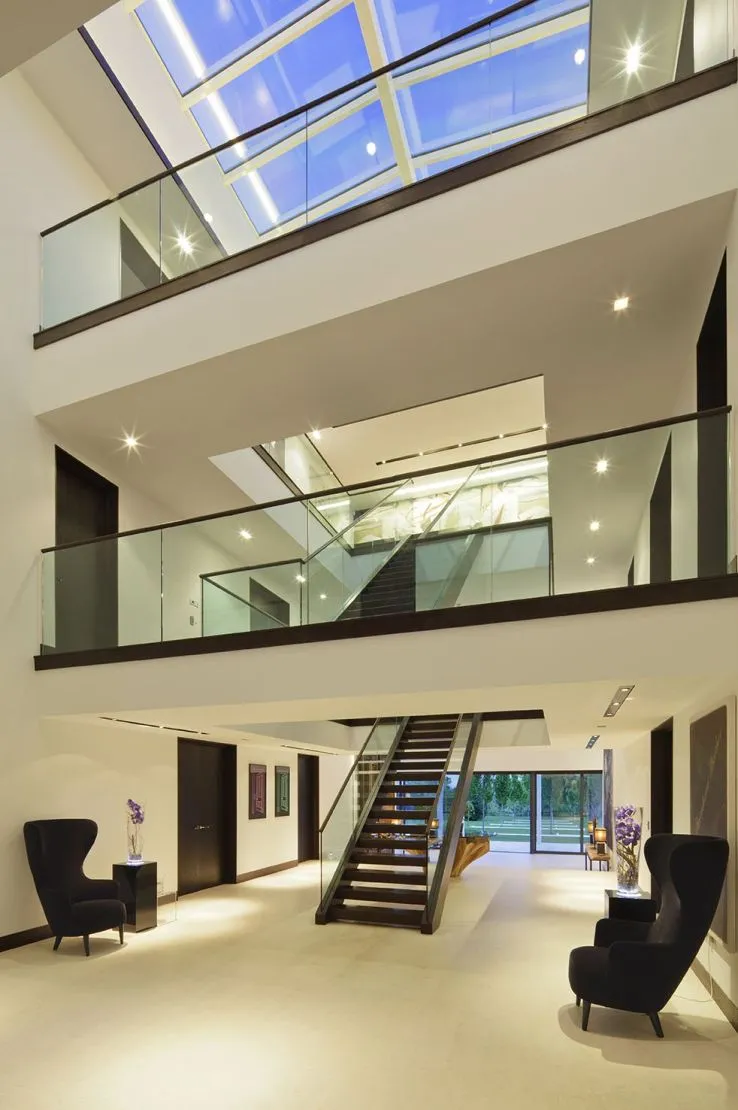 Crown Lane, Farnham Royal, Slough, Buckinghamshire, SL2 3SL, photo 4