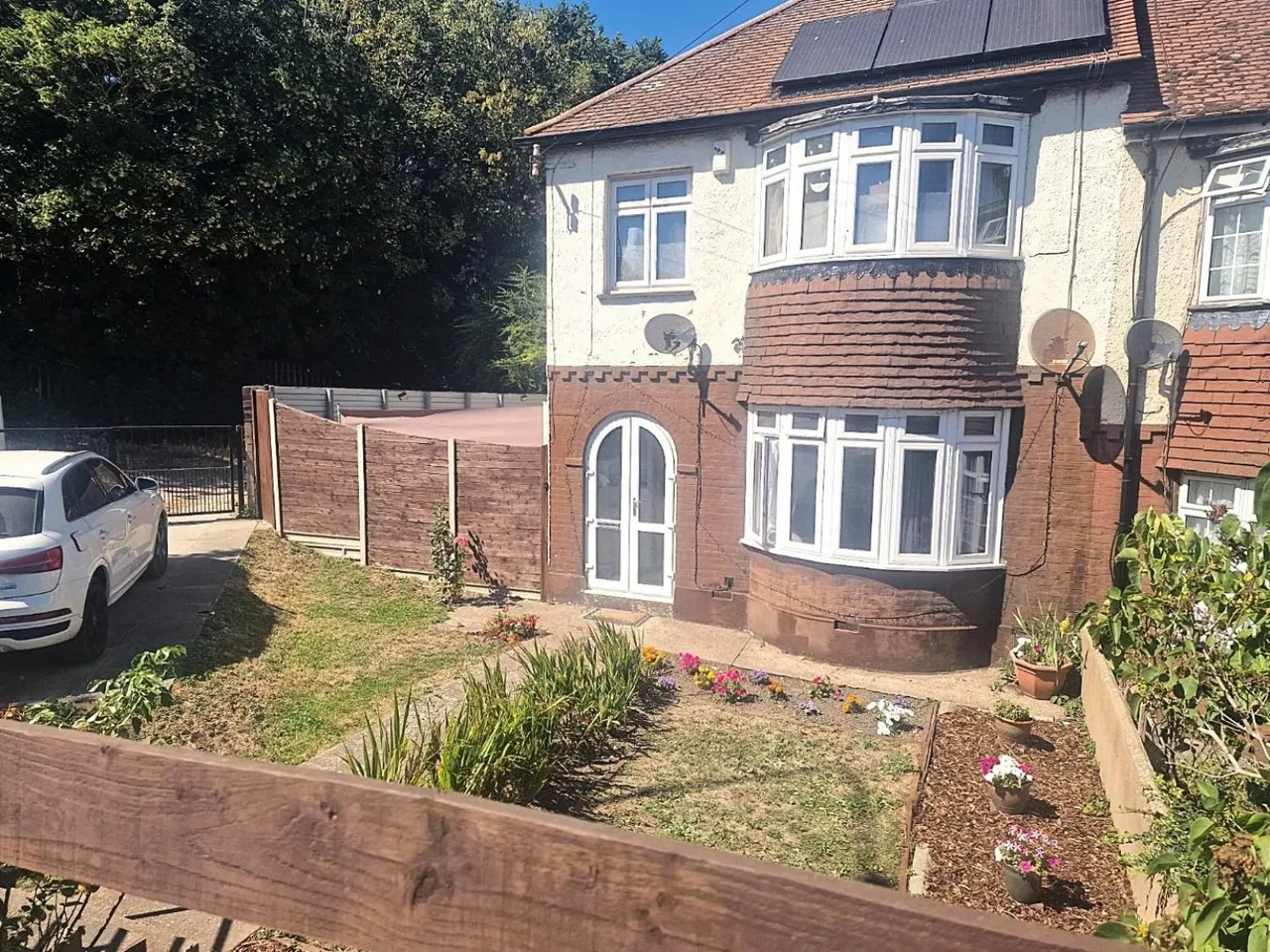3 bed house for sale — Old Road East, Gravesend