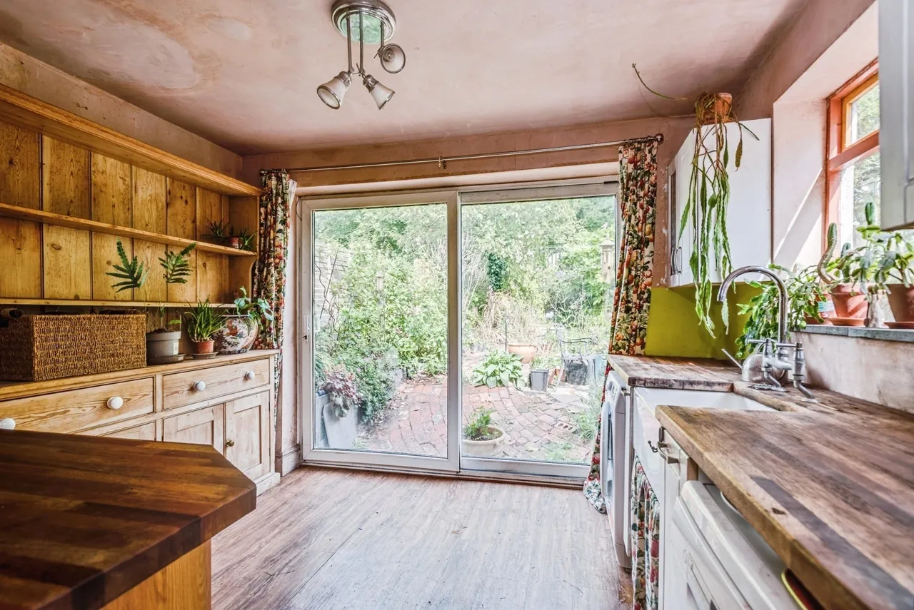 Kingshill Road, SWINDON, Wiltshire, SN1, photo 6