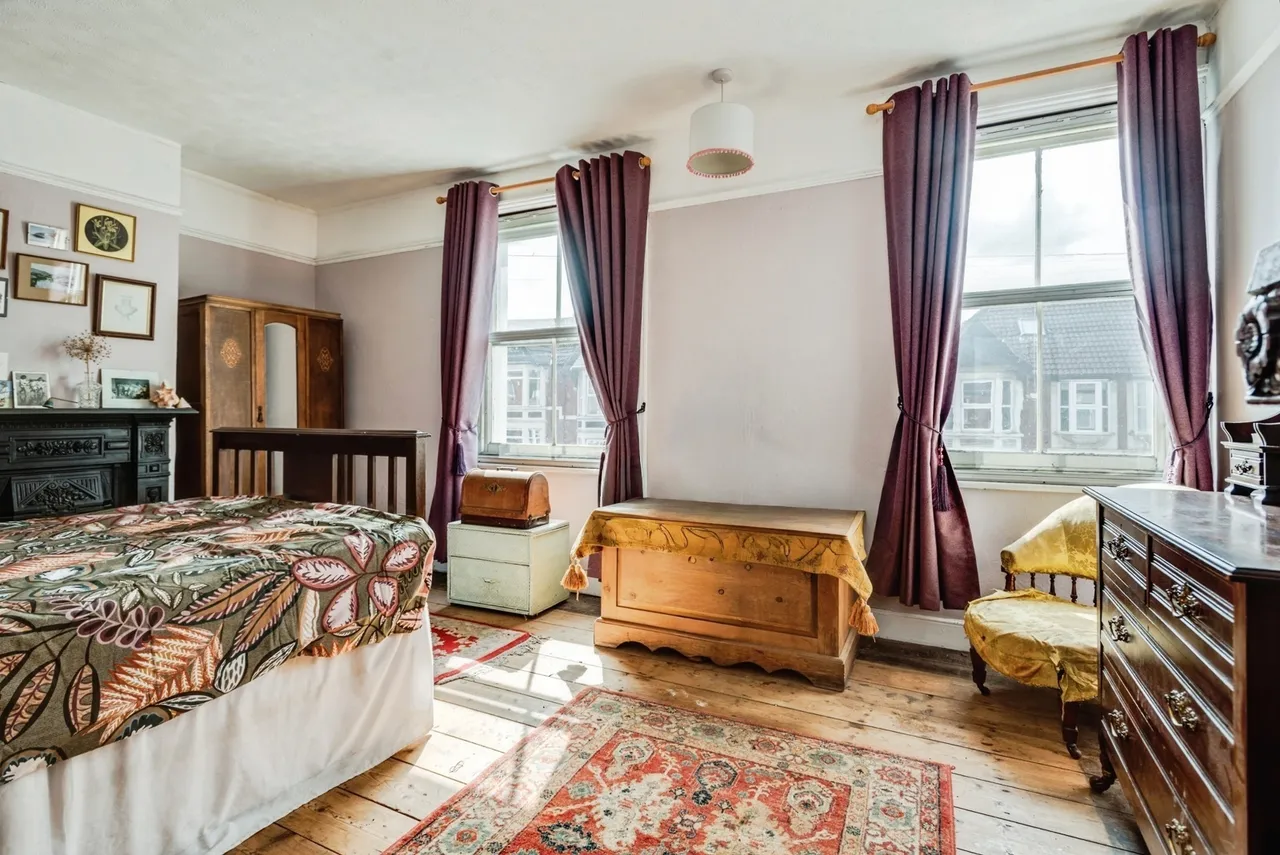 Kingshill Road, SWINDON, Wiltshire, SN1, photo 11