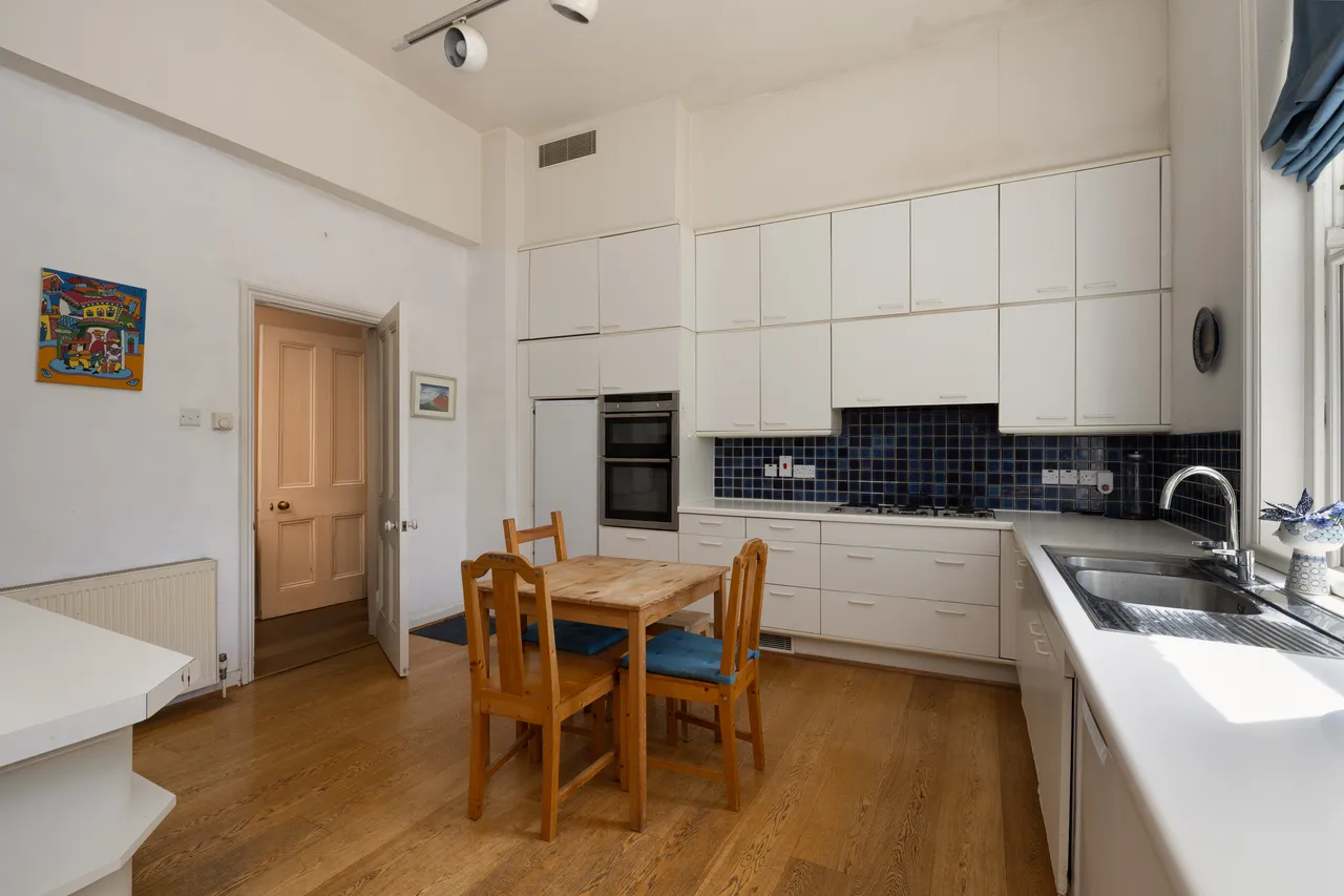 Strawberry Vale, Twickenham, London, photo 9
