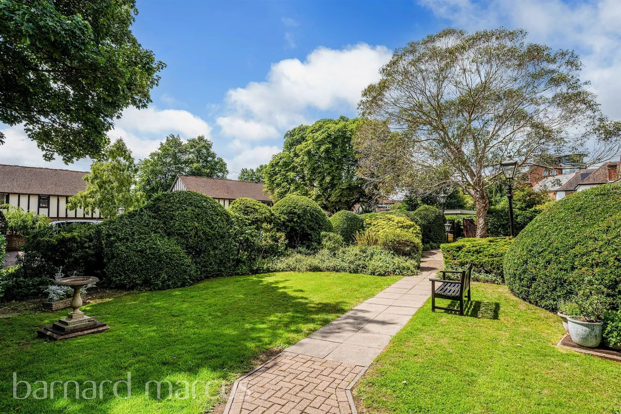 Monks Walk, Reigate, RH2, photo 9