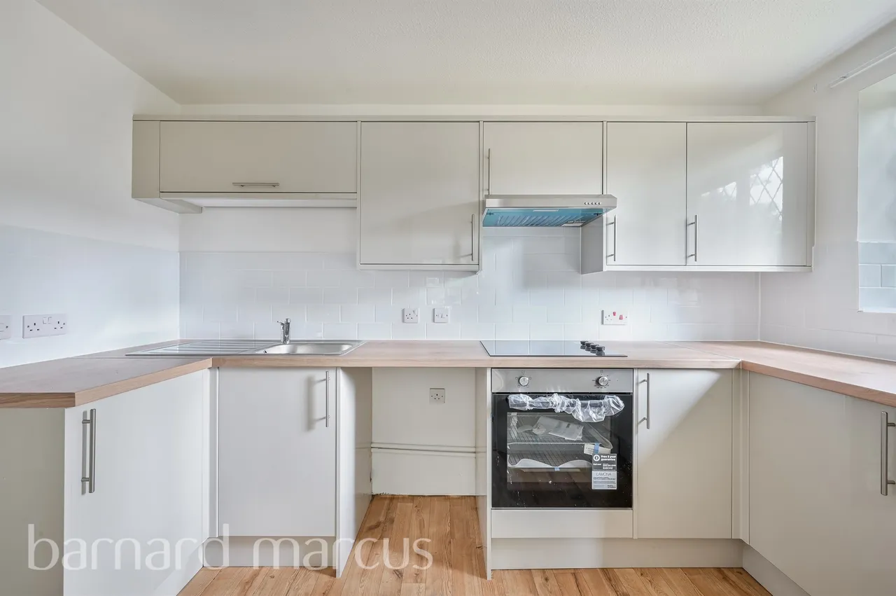 Monks Walk, Reigate, RH2, photo 15