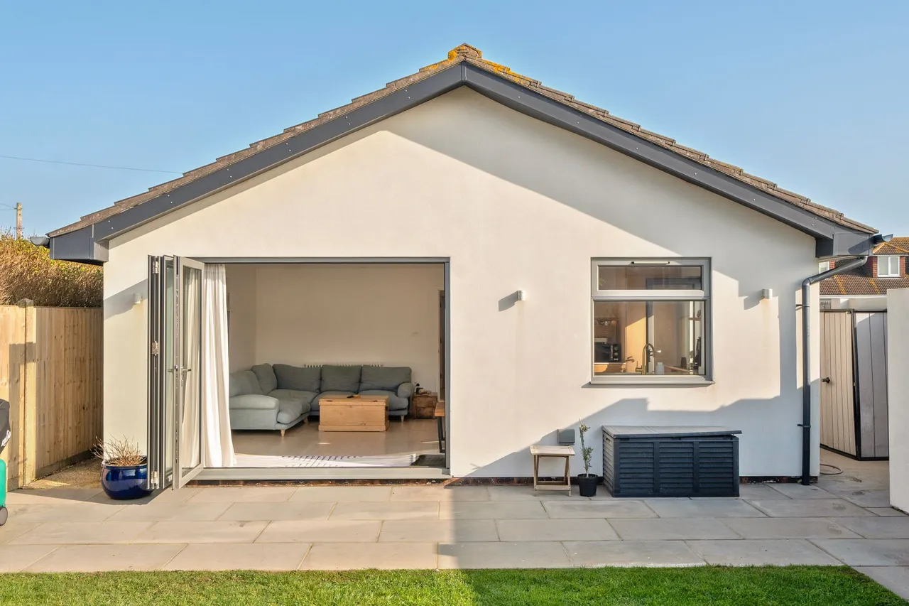 3 bed property for sale, Seafields, Bracklesham Bay, PO20
