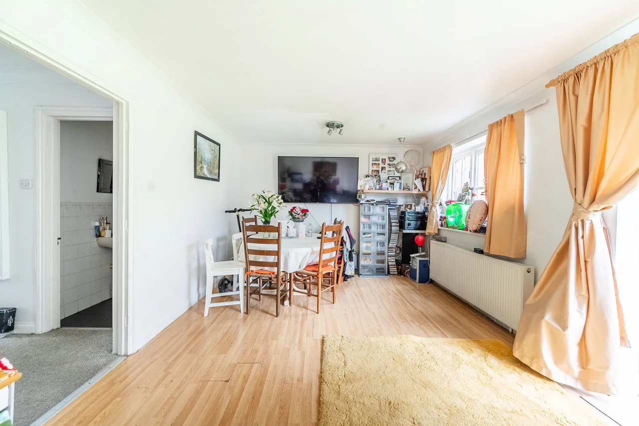 91 Morley Crescent West, Stanmore, photo 2
