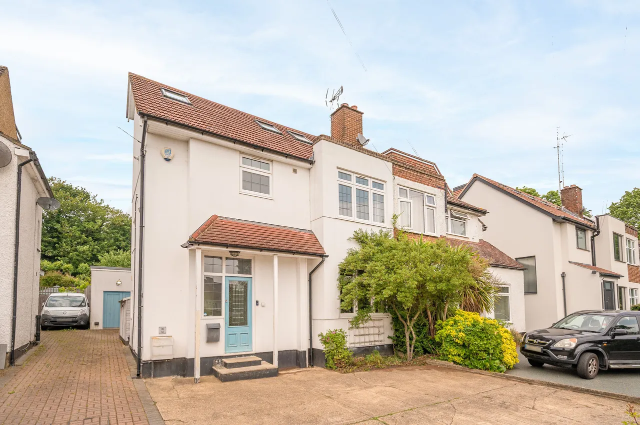 4 bed house for sale — 10 Wise Lane, London