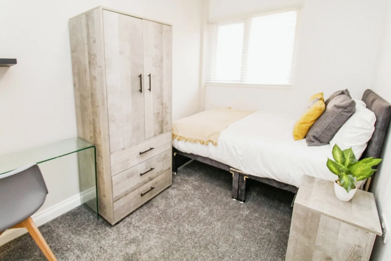 Ebor Place, Hyde Park, LS6, photo 14