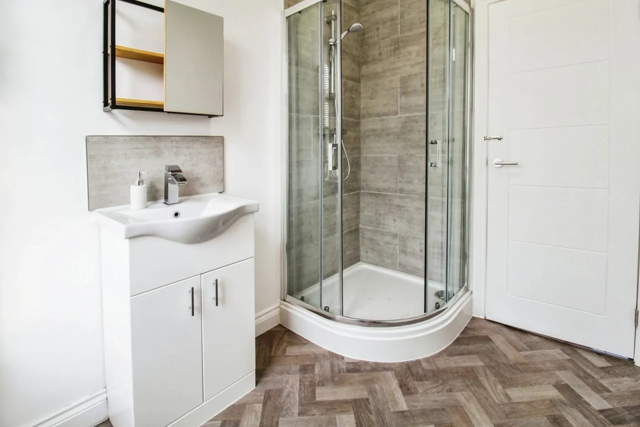 Ebor Place, Hyde Park, LS6, photo 19
