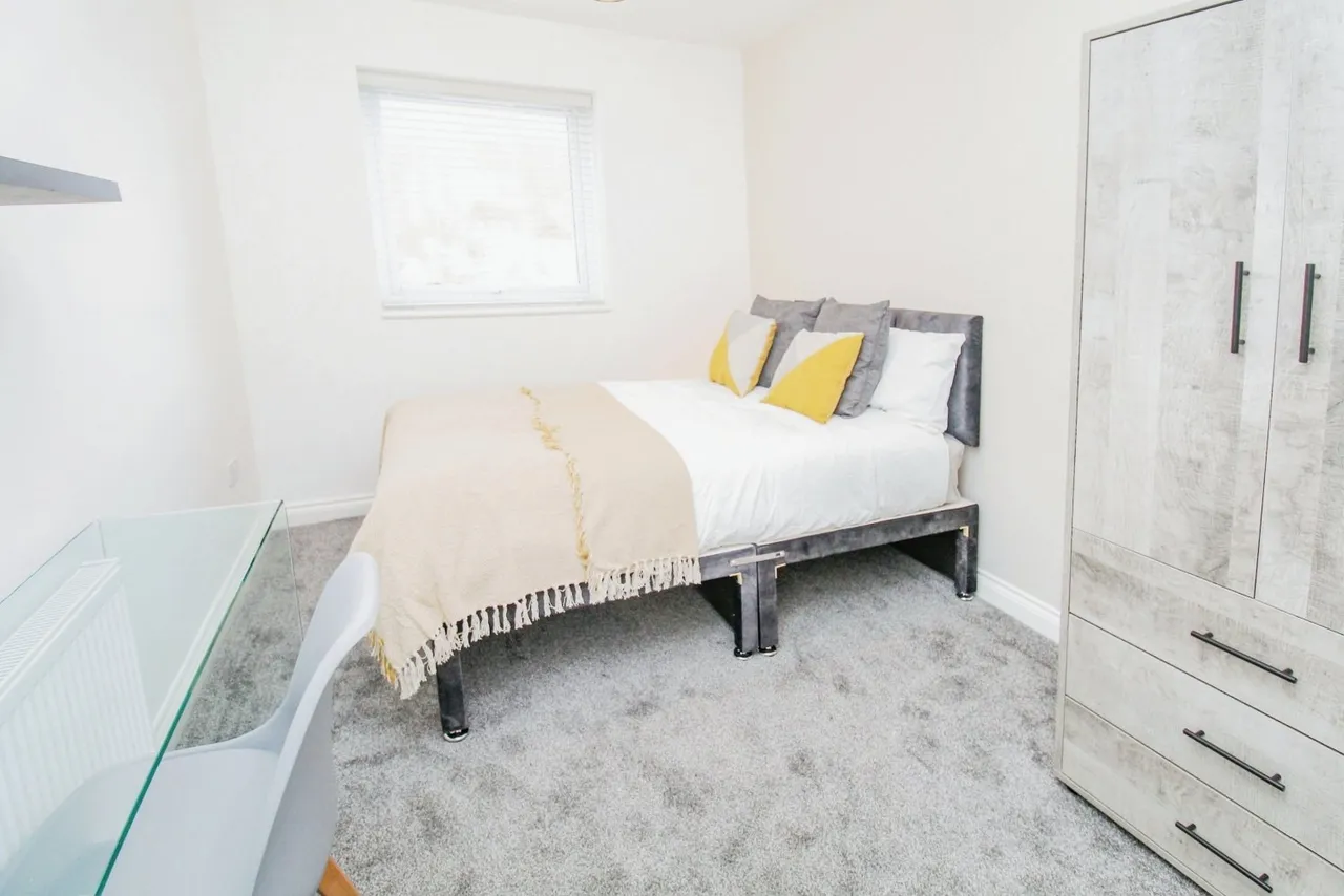 Ebor Place, Hyde Park, LS6, photo 11