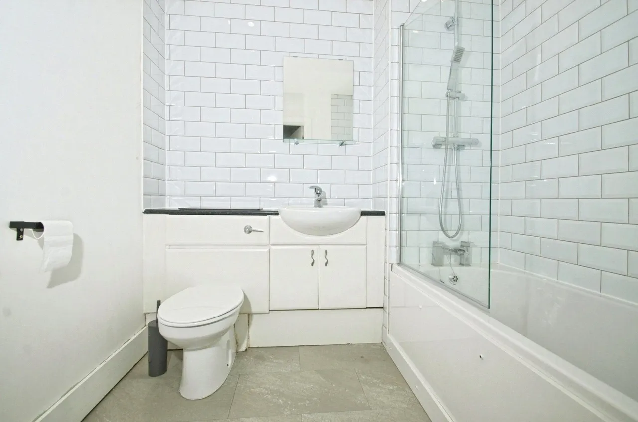 Jones Point House, Ferry Court, CF11, photo 13