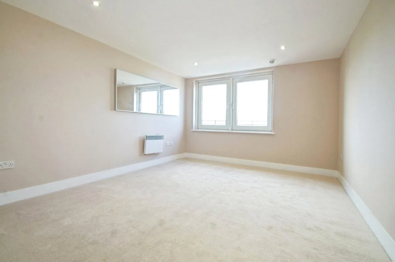 1 bed flat for sale, Jones Point House, Ferry Court, CF11