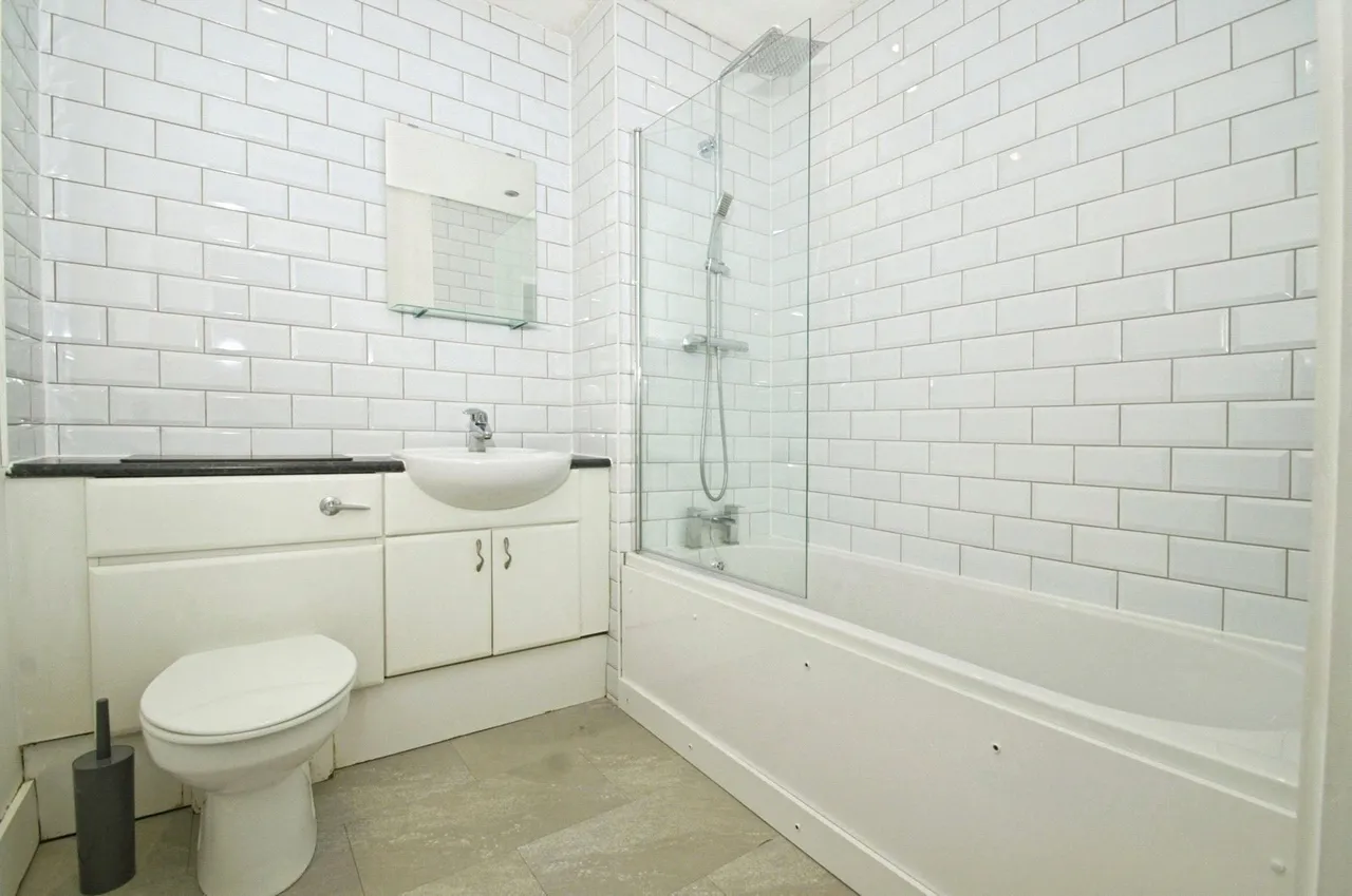 Jones Point House, Ferry Court, CF11, photo 12