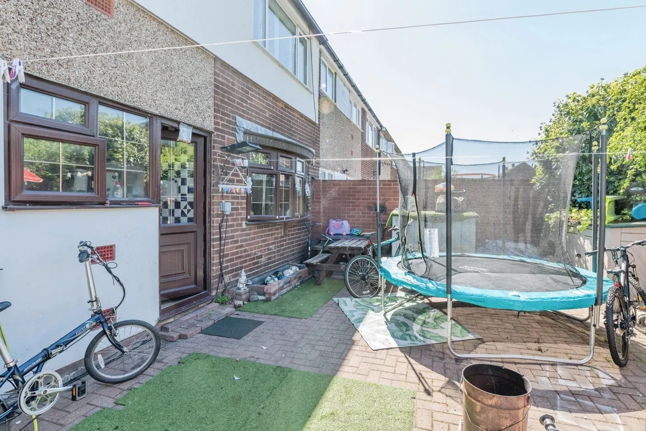 Stirling Close, Rainham, RM13, photo 11