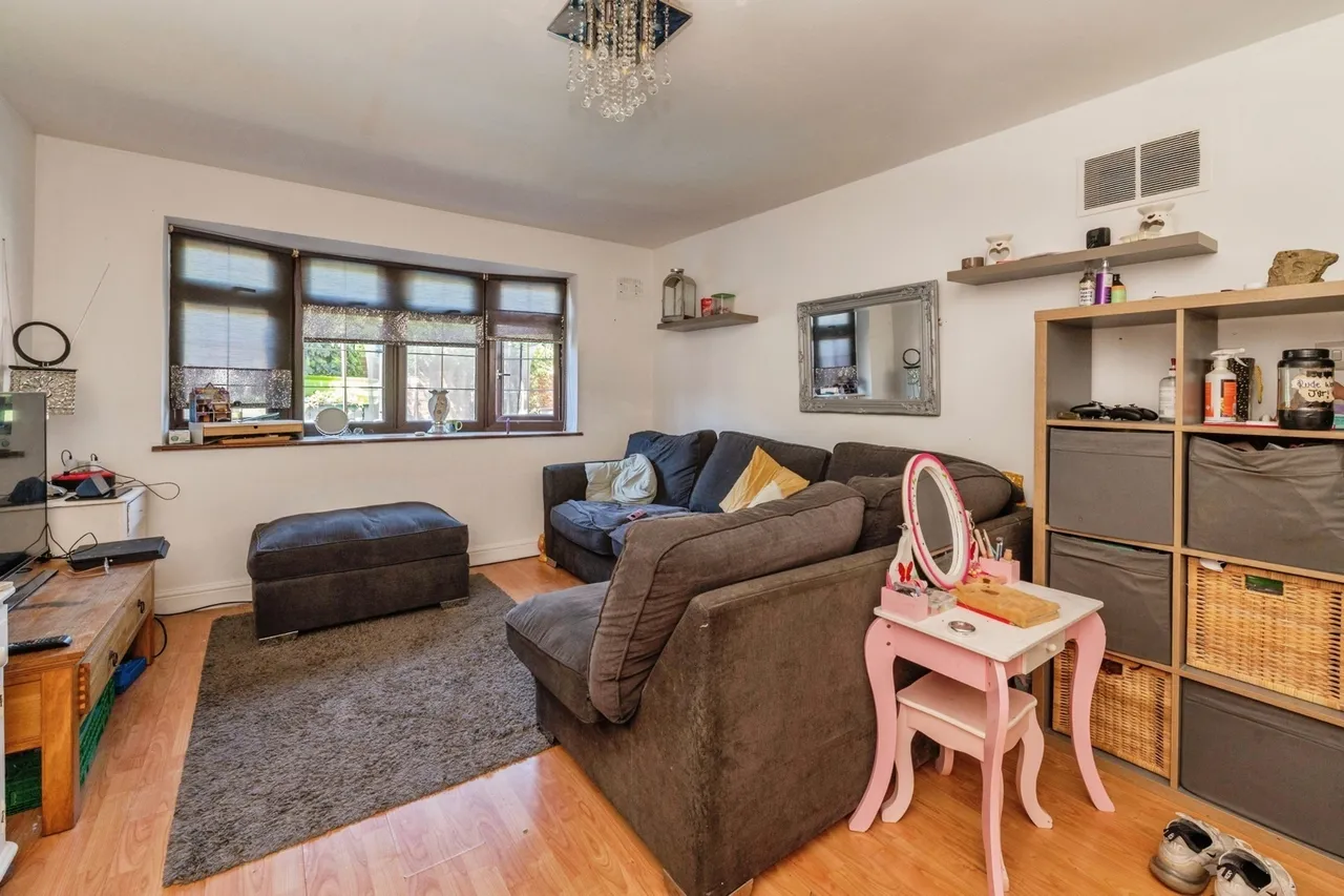 Stirling Close, Rainham, RM13, photo 2