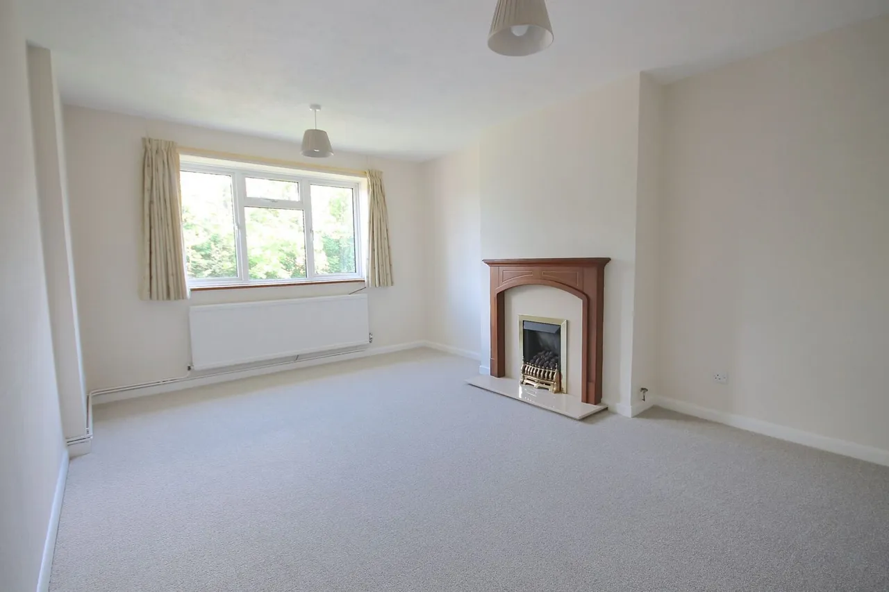 Southwick Close, East Grinstead, RH19, photo 2