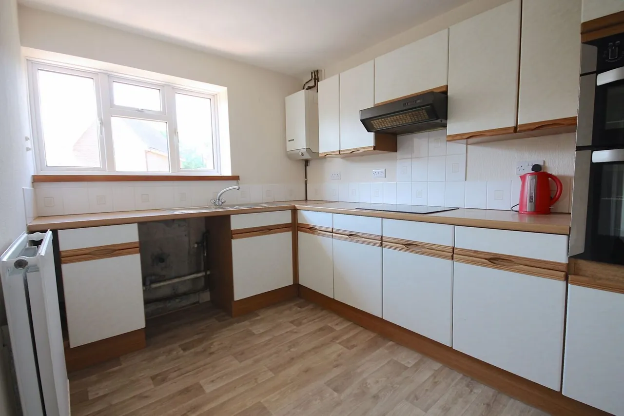 Southwick Close, East Grinstead, RH19, photo 3