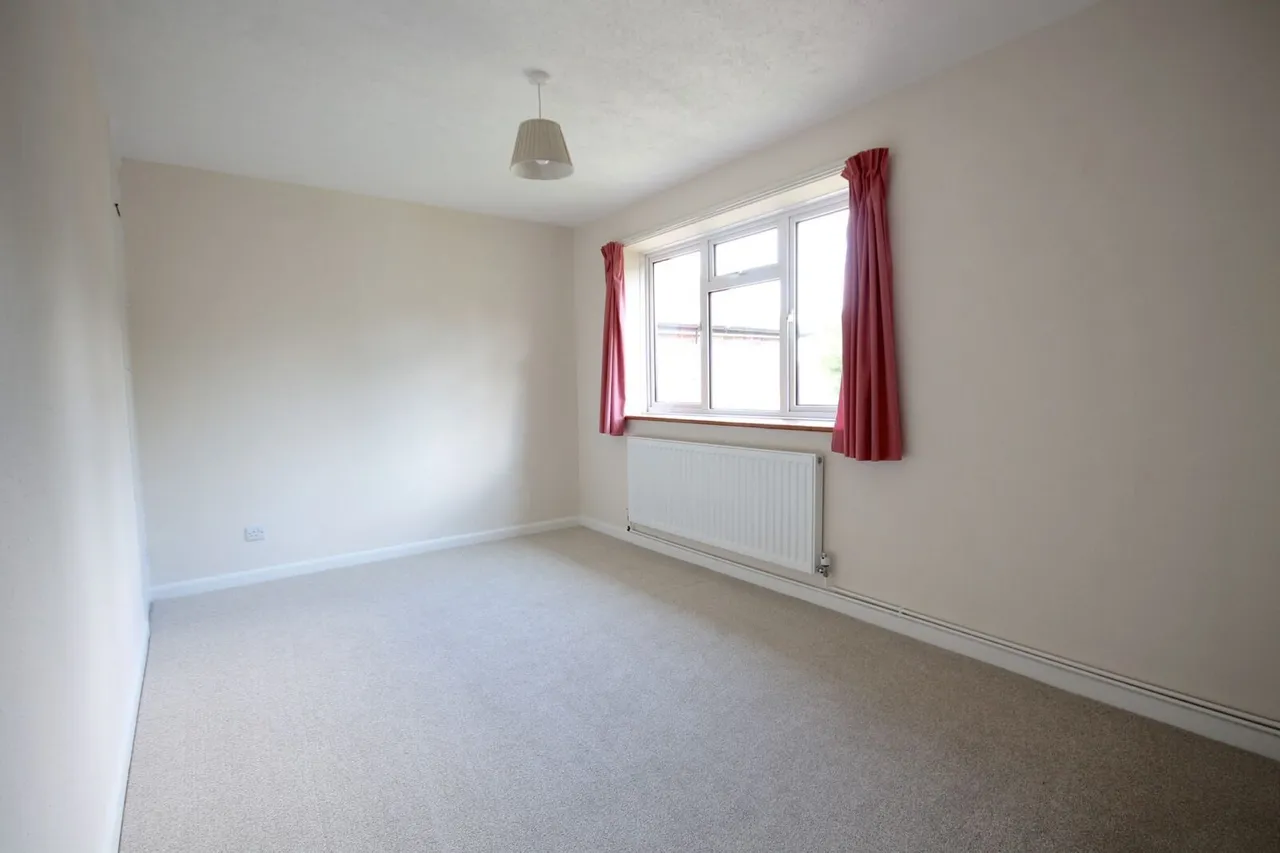 Southwick Close, East Grinstead, RH19, photo 5