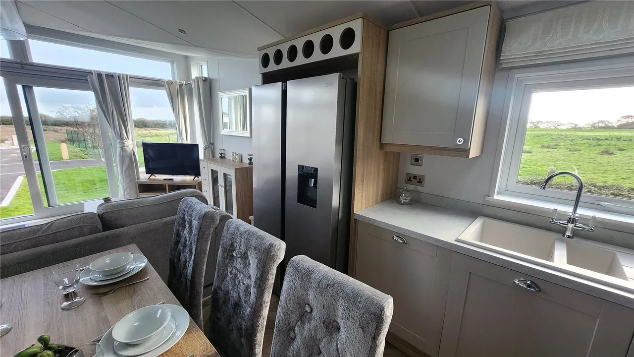 Havant Road, Hayling Island, PO11, photo 13