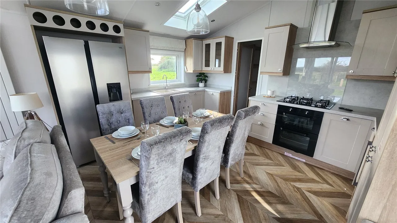 Havant Road, Hayling Island, PO11, photo 14